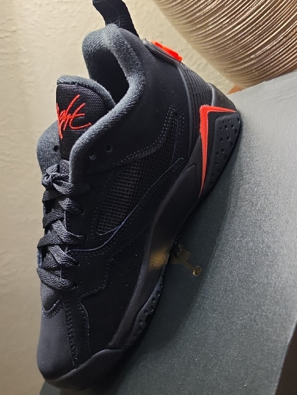 Jordan Kids MVP 92 Black and Red Sneakers 4Y & 4.5Y - Picture 4 of 7